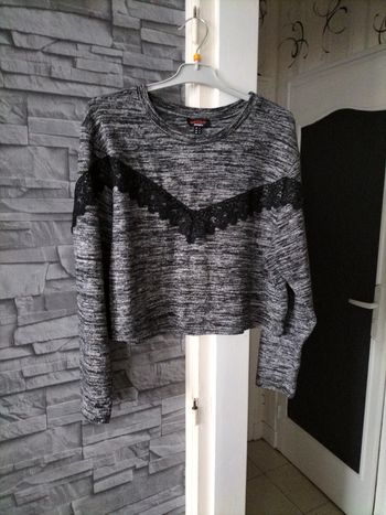Pull sweat ample et court gris chiné anthracite avec bandeau de dentelle noir Jennyfer taille S