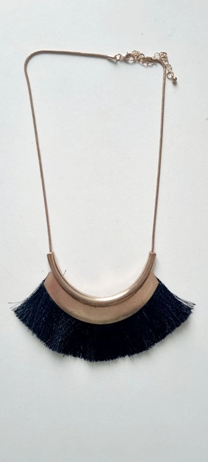 Collier doré et noir pompon frange - photo numéro 3