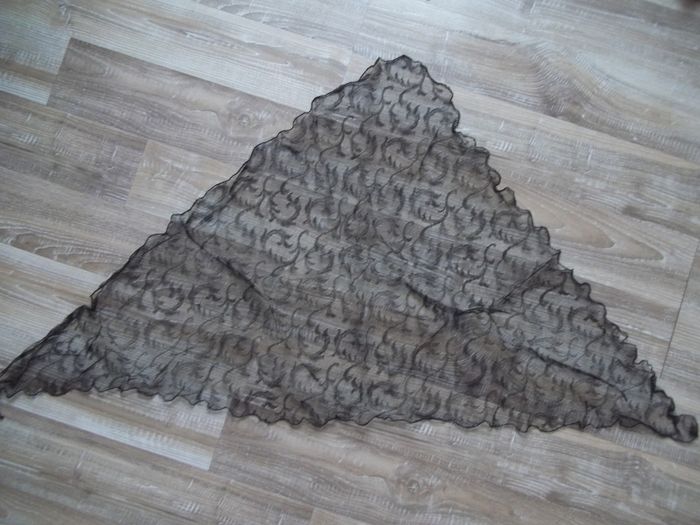 Triangle dentelle noire