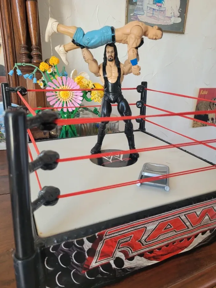 Vends ring de catch wwe mattel 2010 + john cena , thé undertaker et chaise - photo numéro 5