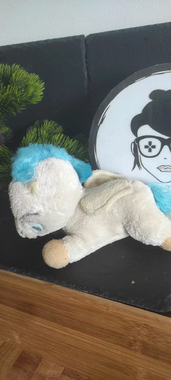 Peluche doudou Pegase Disney Disneyland blanc bleu cheval aile beige hercule