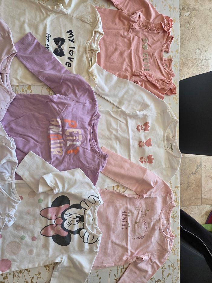 Lot de vêtements fille 23 / 24 mois - Très bon état - photo numéro 2