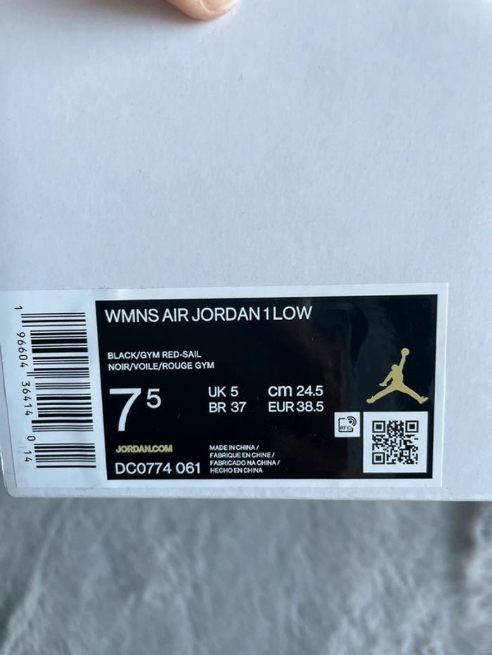 Basket Air Jordan 1 low taille 38,5 - photo numéro 8