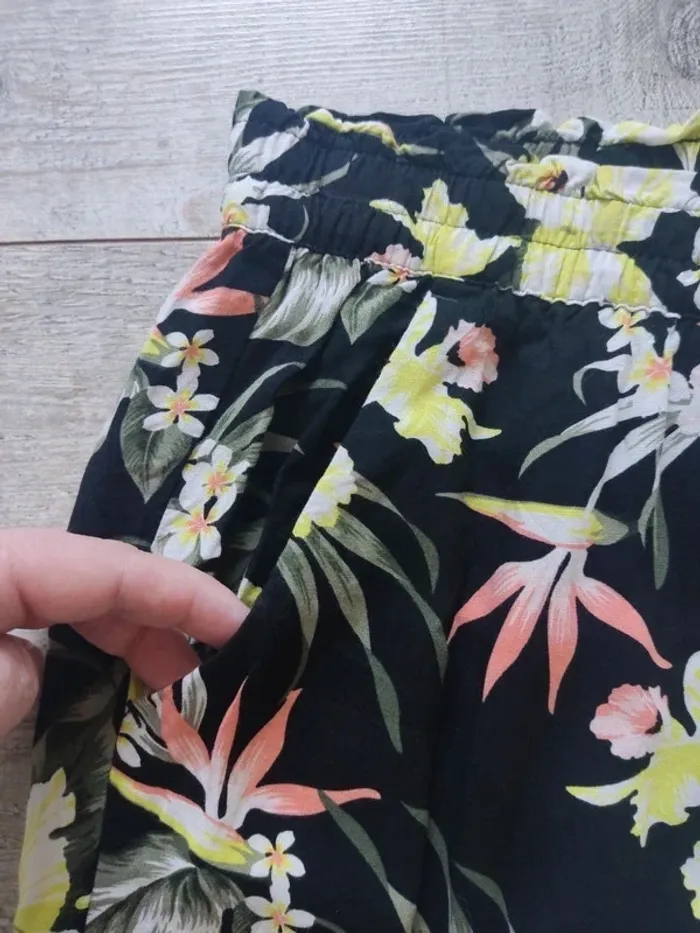 Pantalon sarouel noire motifs fleurs tropicales multicolores avec poches taille 40 H&M - photo numéro 3