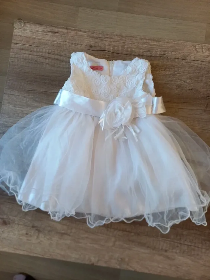 Robe blanche cérémonie 3 Mois - photo numéro 11