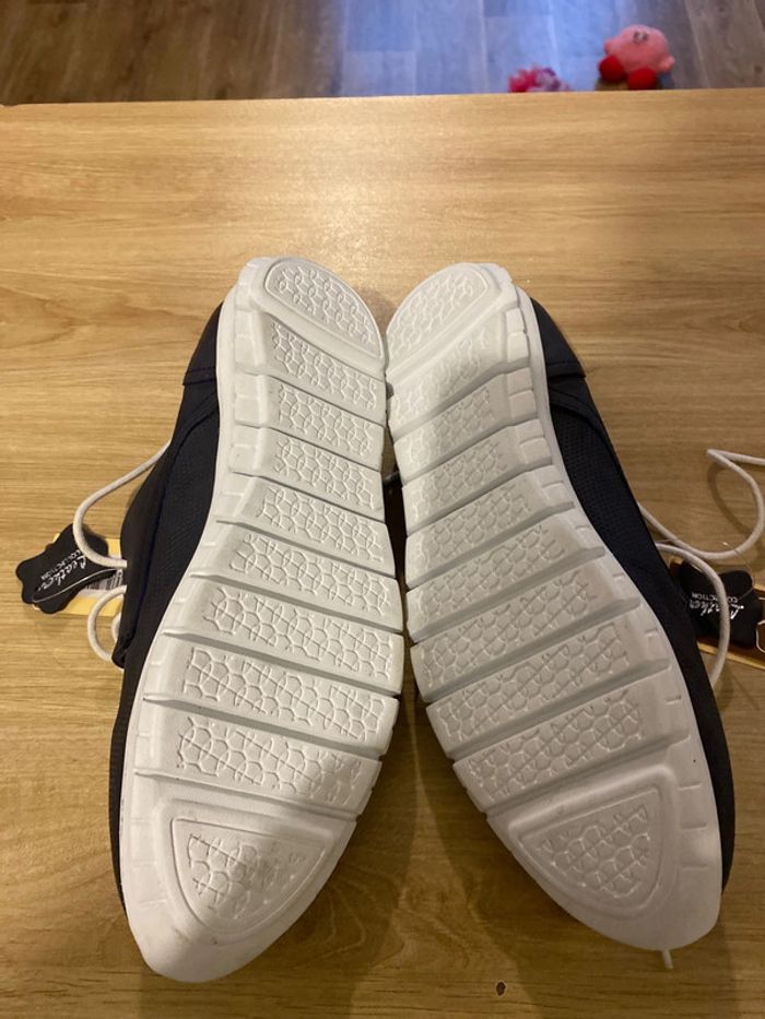 Chaussures homme taille 38 neuves - photo numéro 3