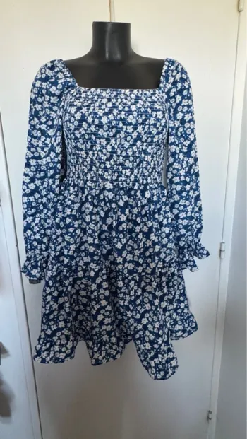 Jolie robe froufrou bleue fleurie M