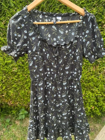 Robe casual noir H&M à fleurs (noir), S / 36