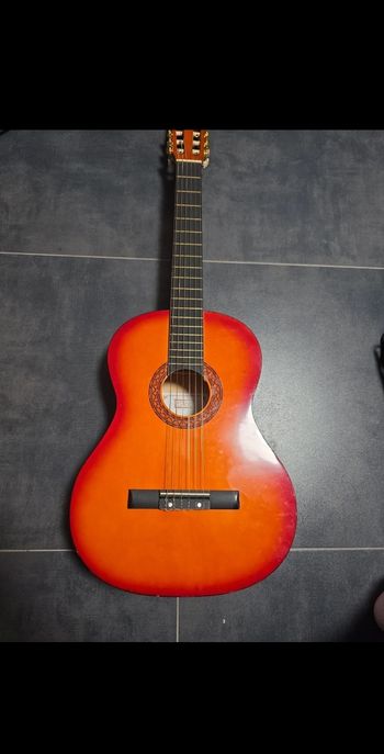 Guitare Stol a vendre modèle : 5107 CS