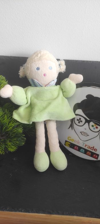 doudou poupée blonde nounours Peluche cheveux blond vert bleu Robe Beige rayé