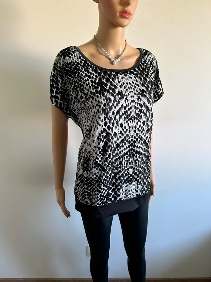 Blouse noire et blanche à manches courtes JBC taille M jamais portée - photo numéro 2