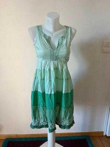 Robe verte en très bon état taille S warehouse