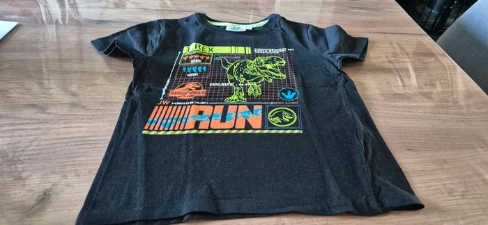 Tee-shirt jurassic world 6 ans