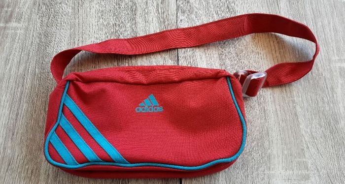Petite pochette Adidas rose et bleue