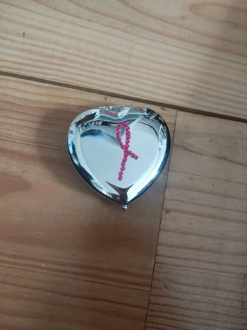 Miroir de poche avon pour le cancer
