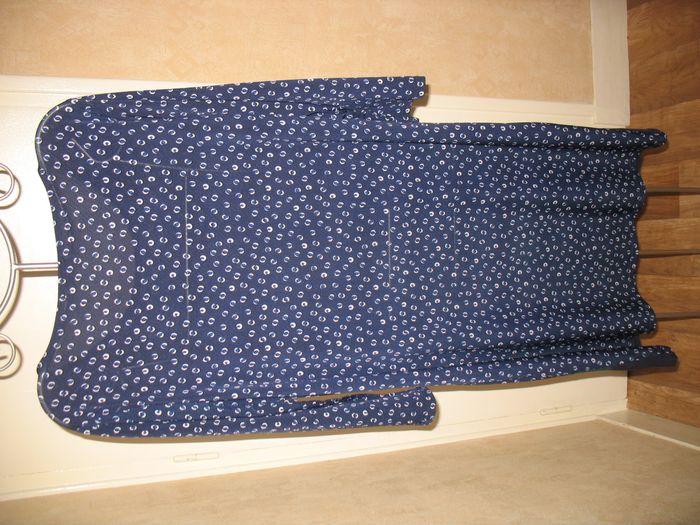 ROBE ML BLEU MARINE A MOTIFS "CACHE CACHE" - TAILLE 42 - n°08 - photo numéro 2