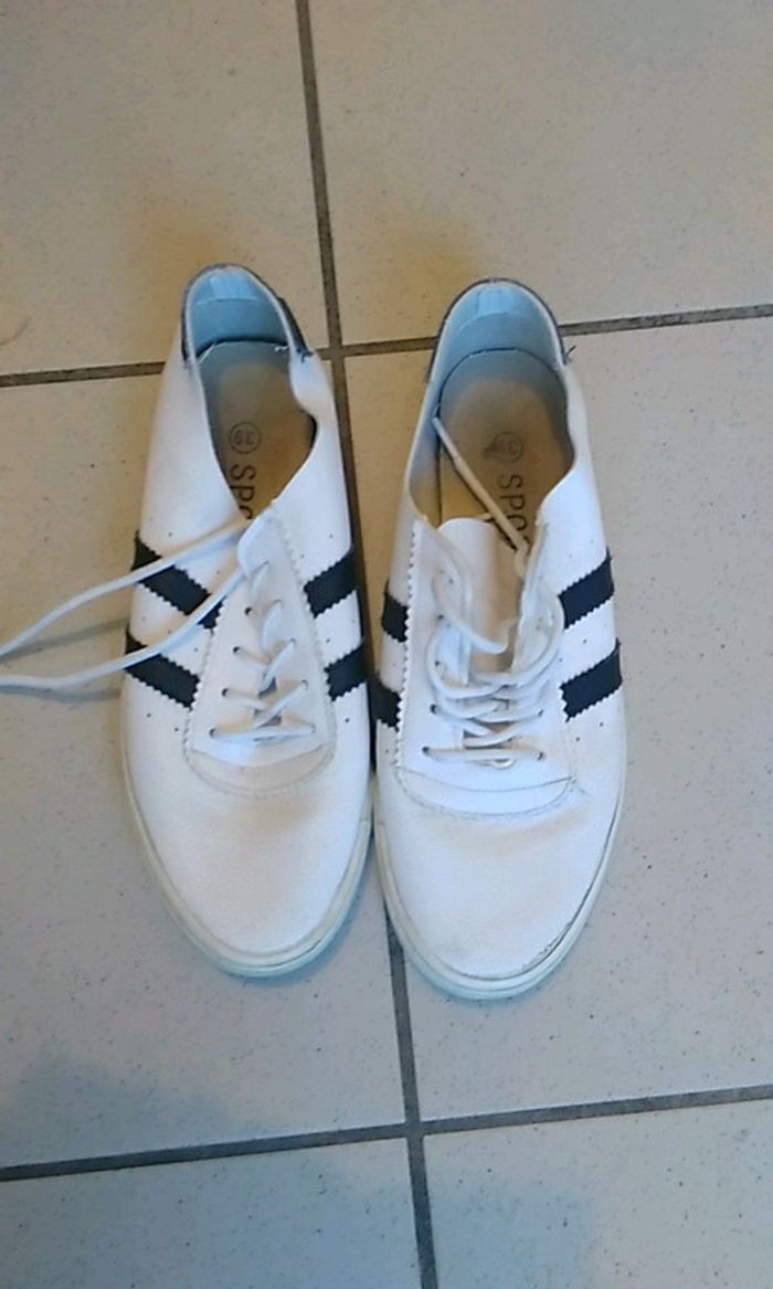 Baskets blanche et noire pointure39       14 - photo numéro 2