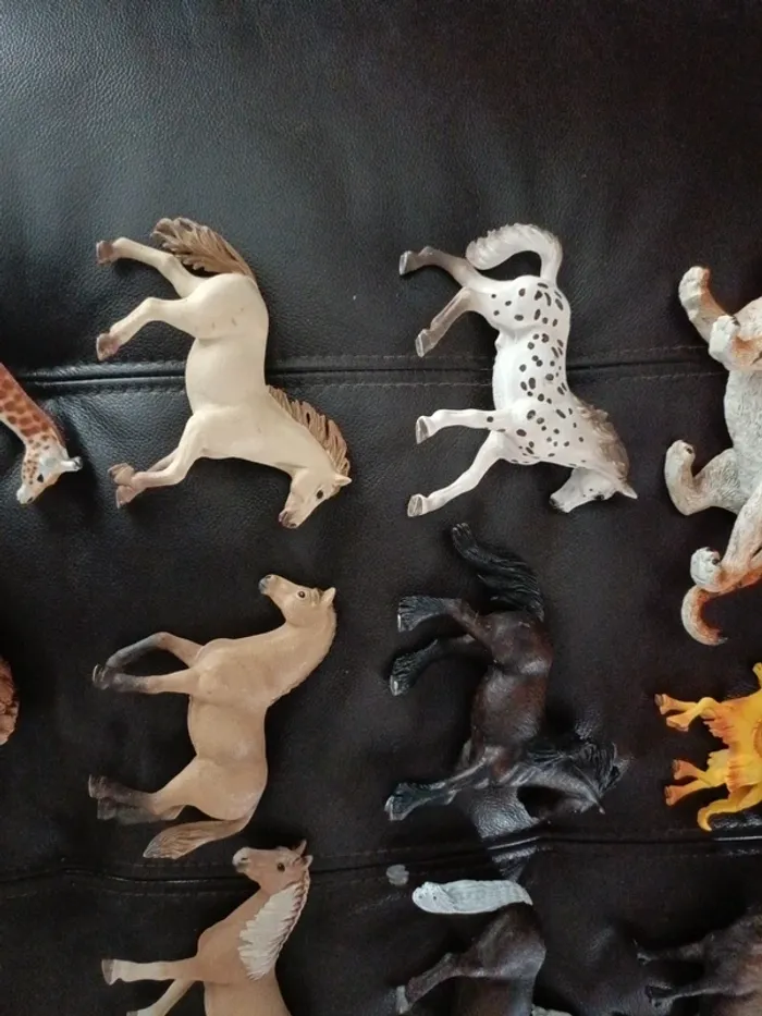 Figurines 4 euros l unité - photo numéro 3