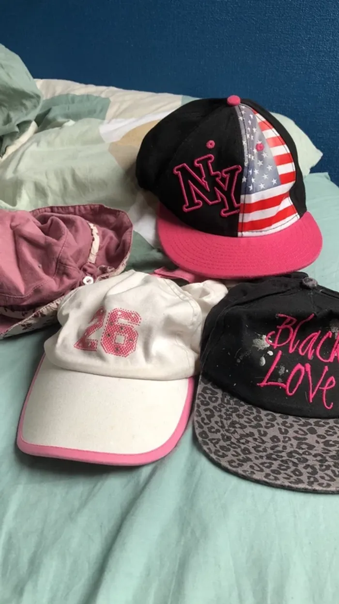Lots de 3 casquettes et 1 bob