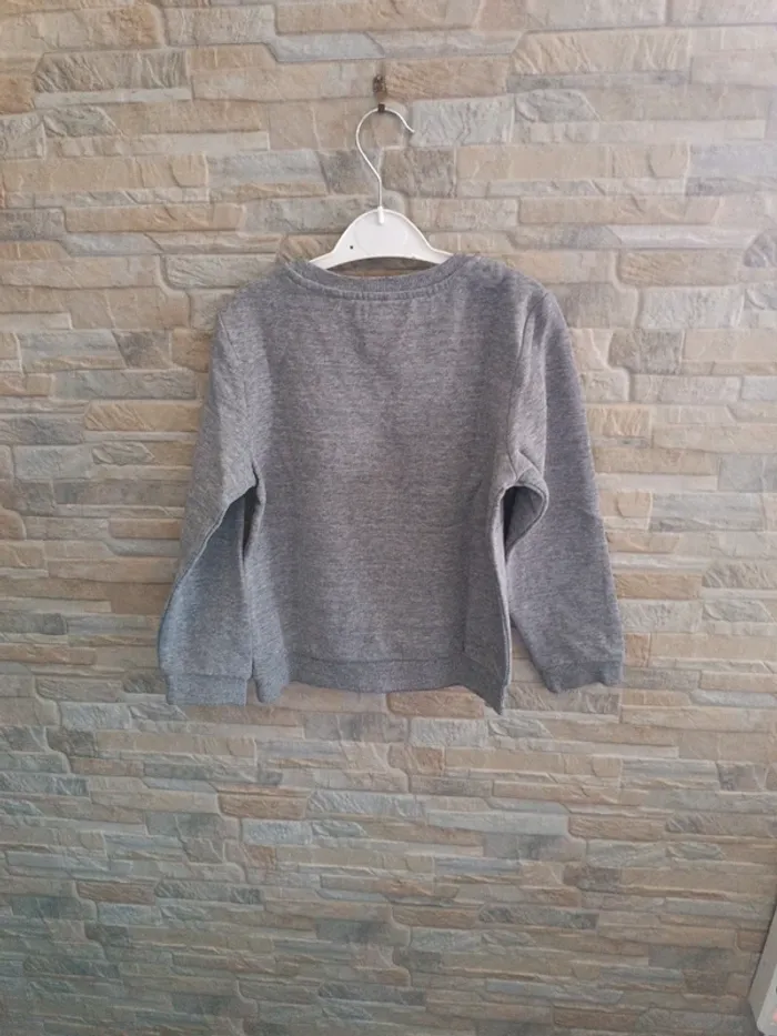 Sweat gris Kiabi 5A. - photo numéro 2