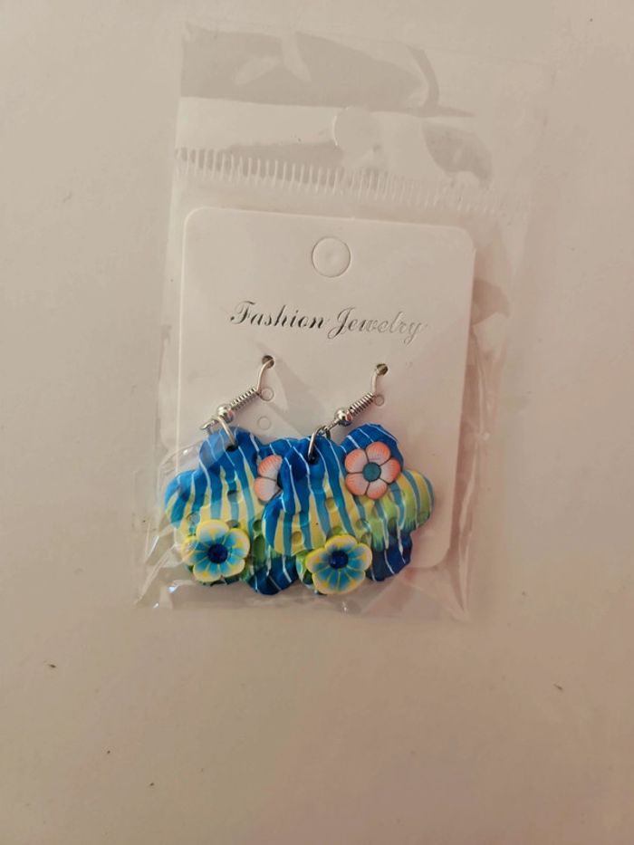 Boucle d'oreille fille bleuet