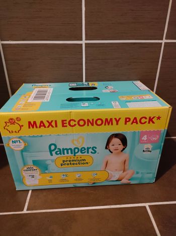 90 couches Pampers  taille 4 premium protection