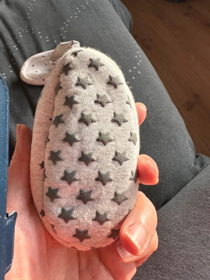 Next chaussons 6/12 mois neufs - photo numéro 2