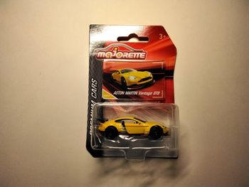Voiture miniature Aston Martin Vantage GT8 Majorette échelle 1/64 ; 3 inche neuve