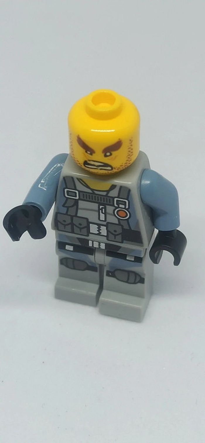 Figurine homme tête de requin avec poisson lego - photo numéro 6