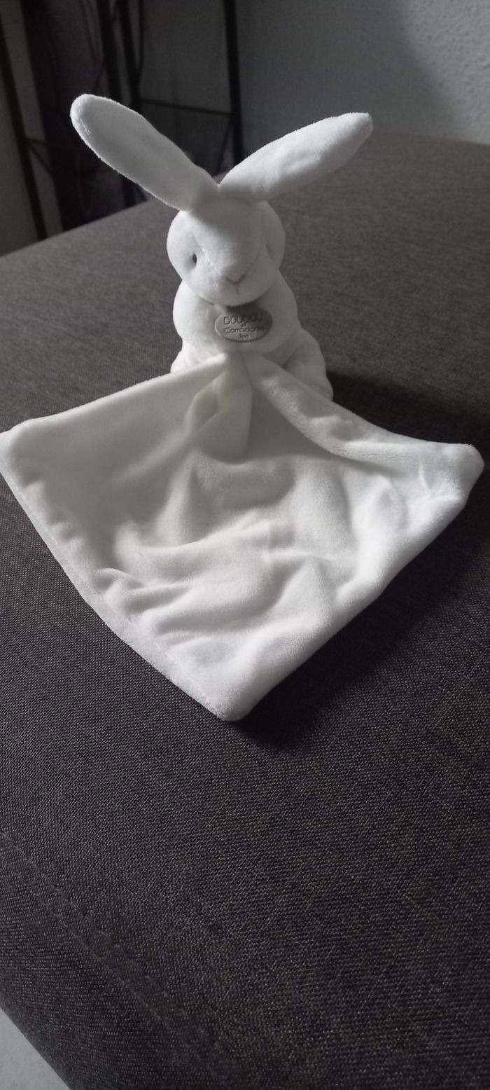 Doudoupetit lapin blanc