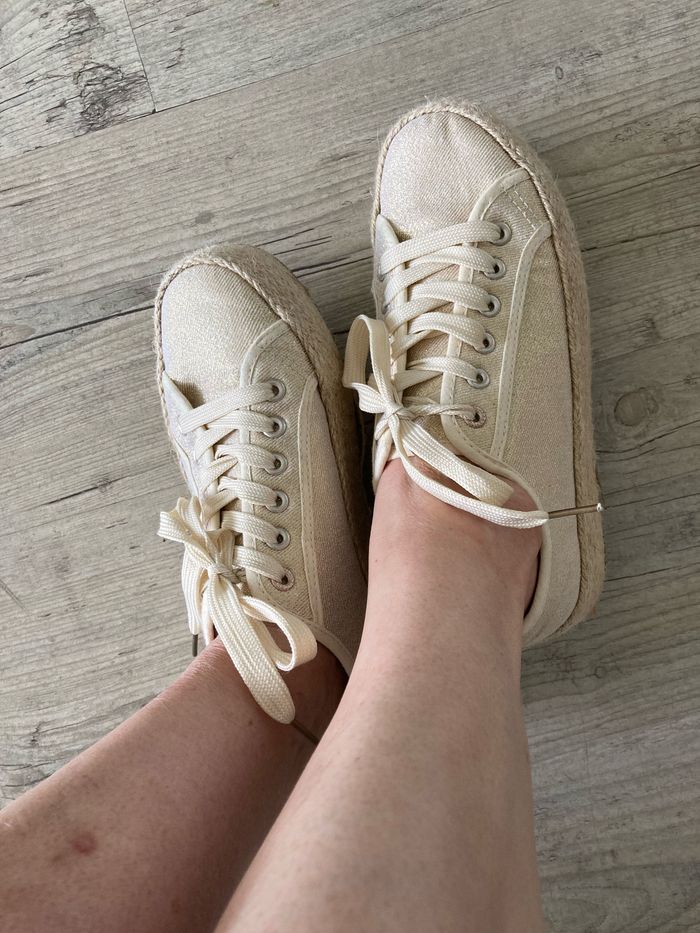 Chaussures beiges en toile
