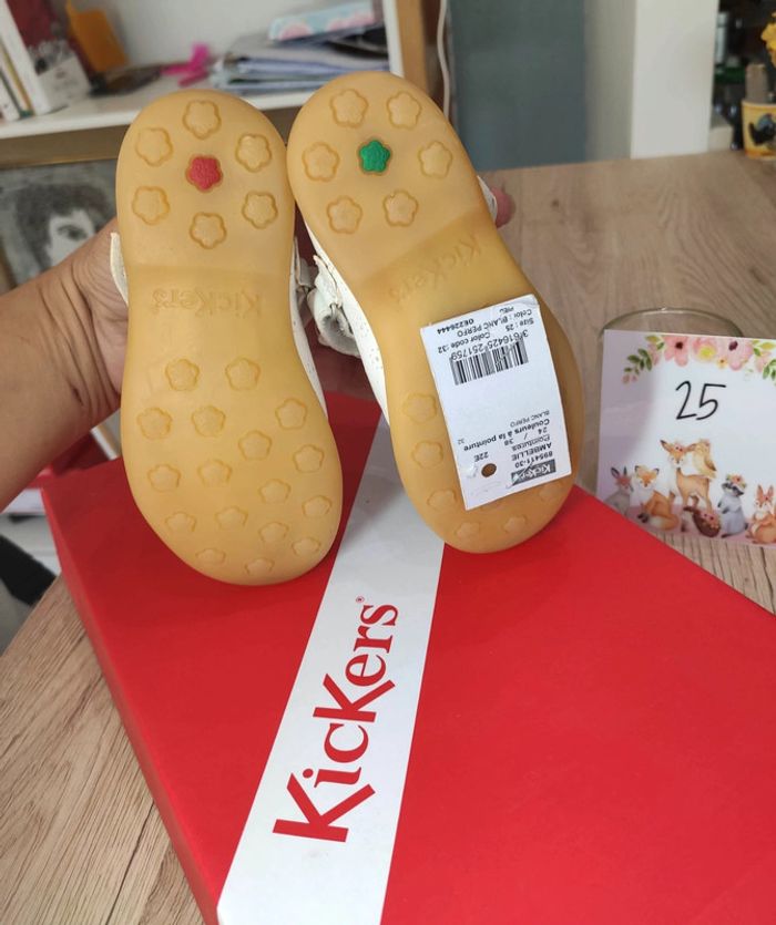 Sandales chaussures ballerines cuir kickers 25 neuves - photo numéro 5
