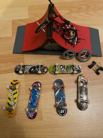 Vélo miniature skate parc et skates