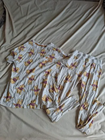 pyjama 2 pièces Winnie l'ourson, Marque Primark, taille 2XS/XS, en très bon état