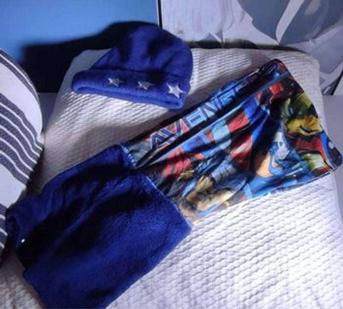 Ensemble tour de cou avengers + gants