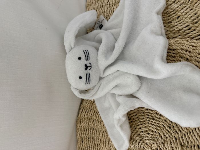 lapin HEMA doudou carré plat blanc