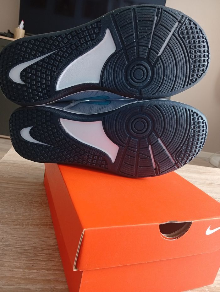 Baskets Nike neuves - photo numéro 6