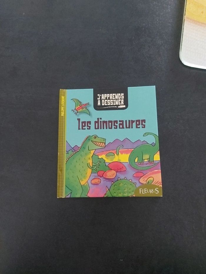J'apprends à dessiner les dinosaures
