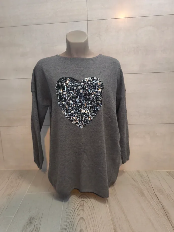 Cute grey sparkly heart jumper - size XXL - photo numéro 2