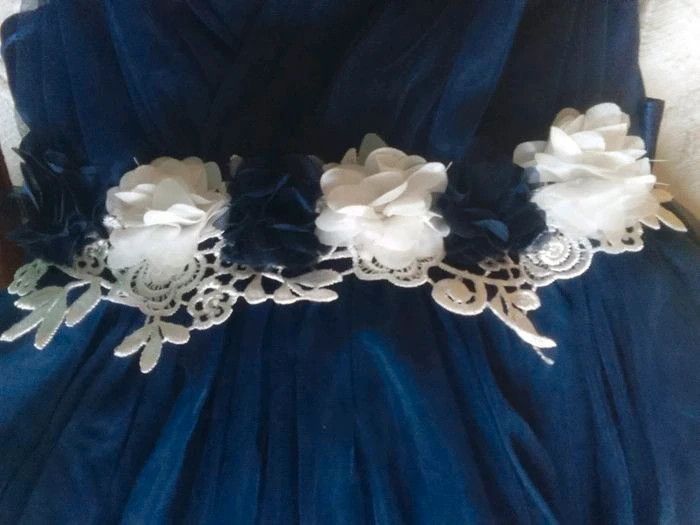 Robe de cérémonie volumineuse bleu marine et blanche 4 ans - photo numéro 3