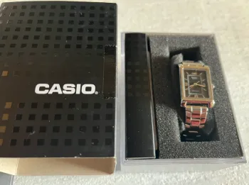 Montre Casio femme neuve