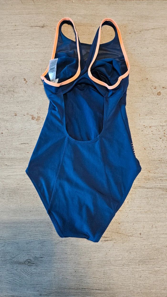 Maillot de bain 1 piéce femme bleu foncé, bord orangé, taille 38, peu mis - photo numéro 7