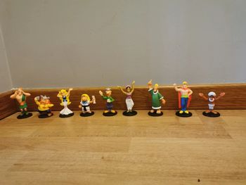 9 personnages Asterix et obélix