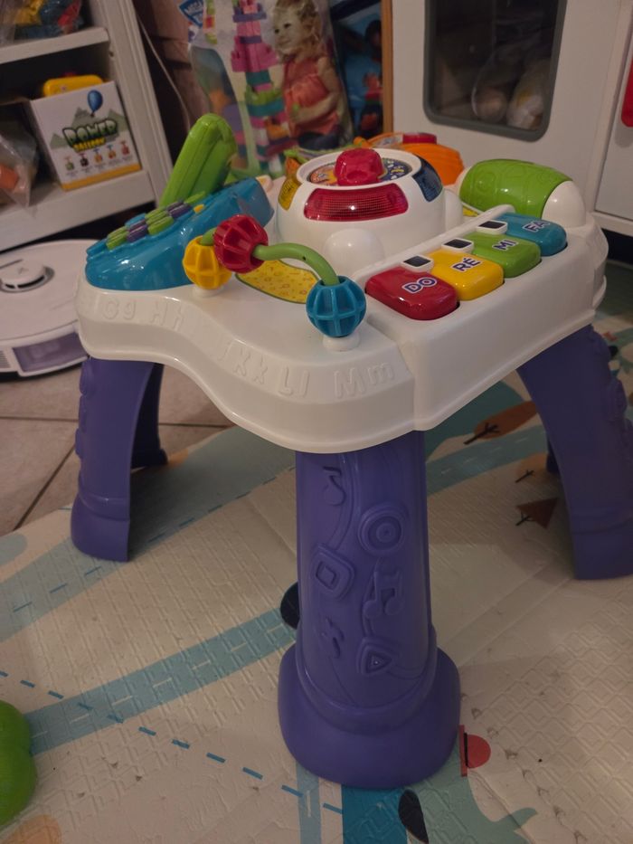 Table d'activité bébé