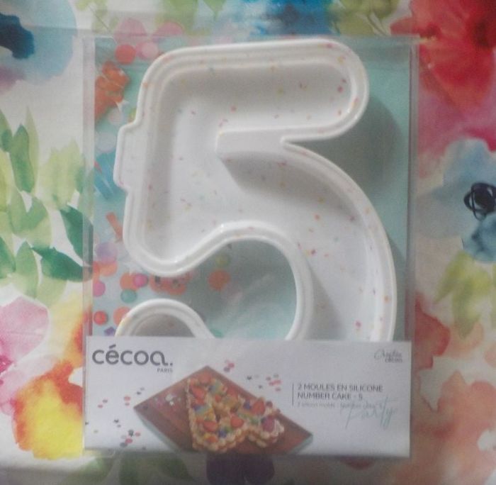 COFFRET 2 MOULES SILICONE NUMBER CAKE 5 NEUF
