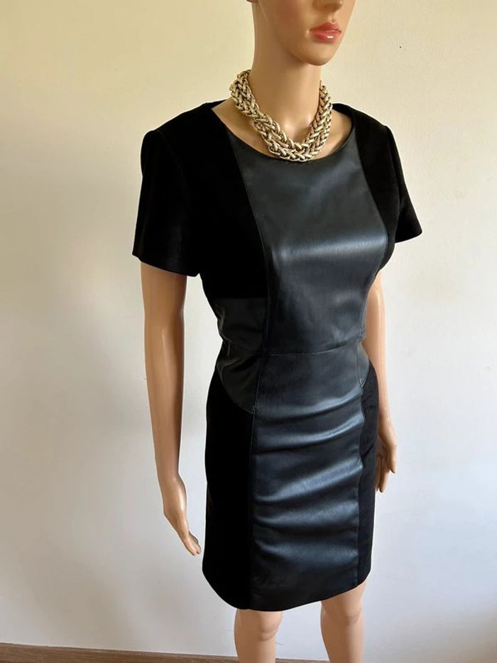 Robe noire à manches courtes avec simili cuir Only taille M jamais portée - photo numéro 2