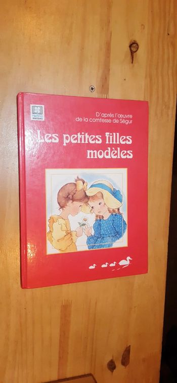 Livre Les petites filles modèles