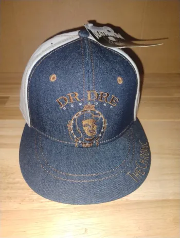 Casquette unisexe Dr. Dre à bord plat avec logo brodé et strass Denim/Blanc