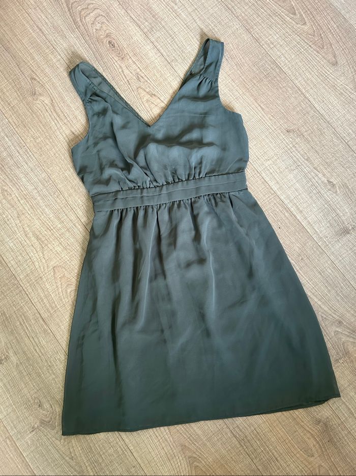 Robe verte kaki sans manches Naf Naf taille 36 excellent état - photo numéro 7