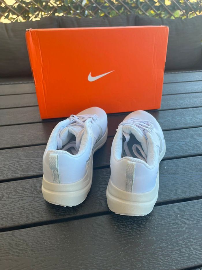 Baskets , Nike , Femmes , Blanches , Taille 39 , Neuves - photo numéro 4